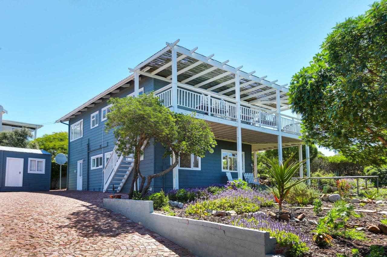 Vacation Hub International - VHI - Slip Slops