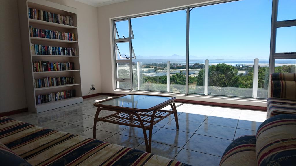 Vacation Hub International - VHI - Riversea Guesthouse