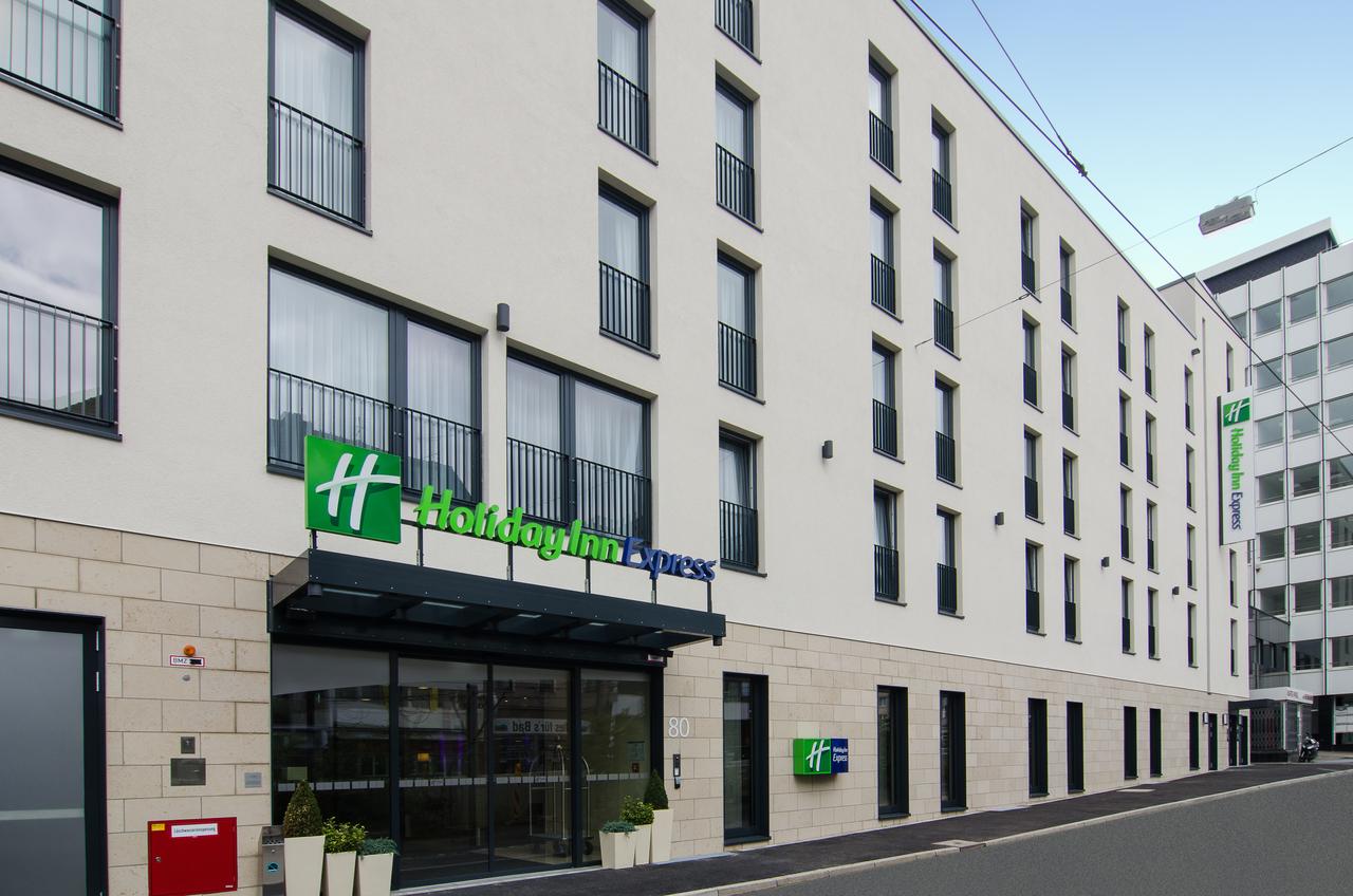Vacation Hub International - VHI - Holiday Inn Express Dusseldorf - City
