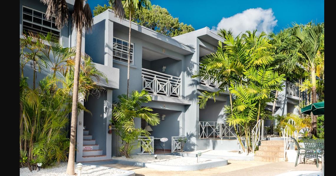 Vacation Hub International - VHI - Travellers Palm