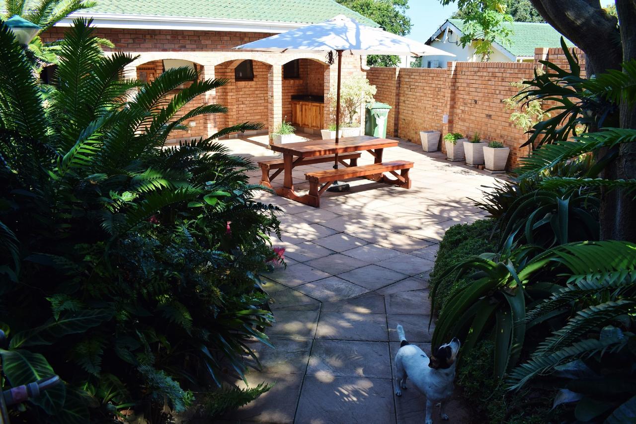 Vacation Hub International - VHI - GinaZ BnB - Acacia Suite