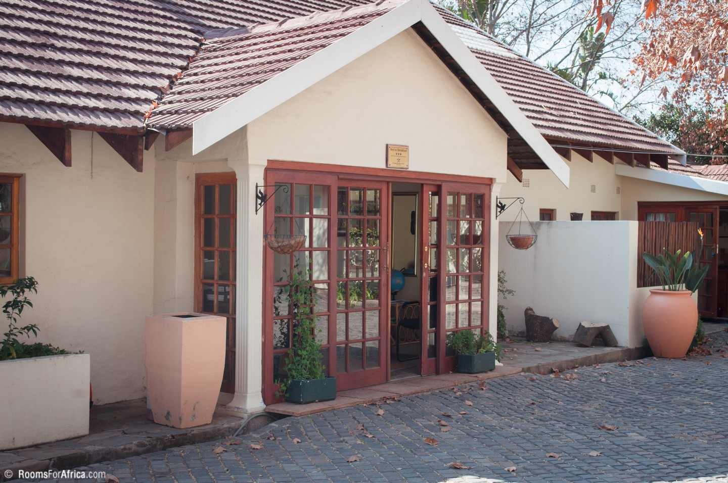 Vacation Hub International - VHI - Dennis Road Guest House