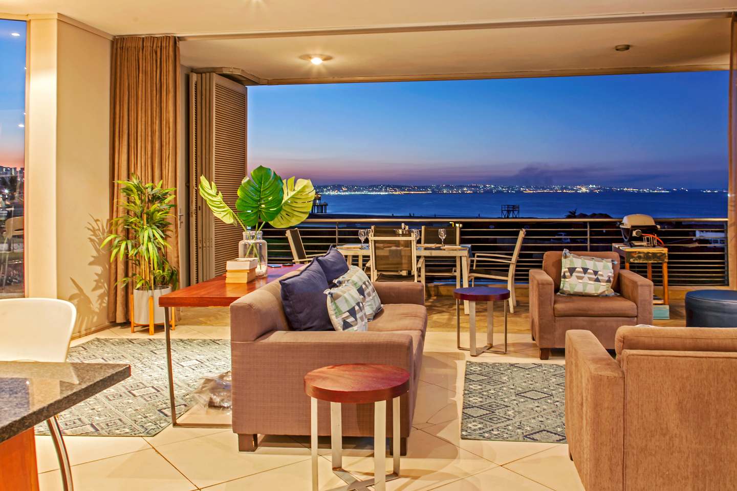 Vacation Hub International - VHI - Point Waterfront Apartments