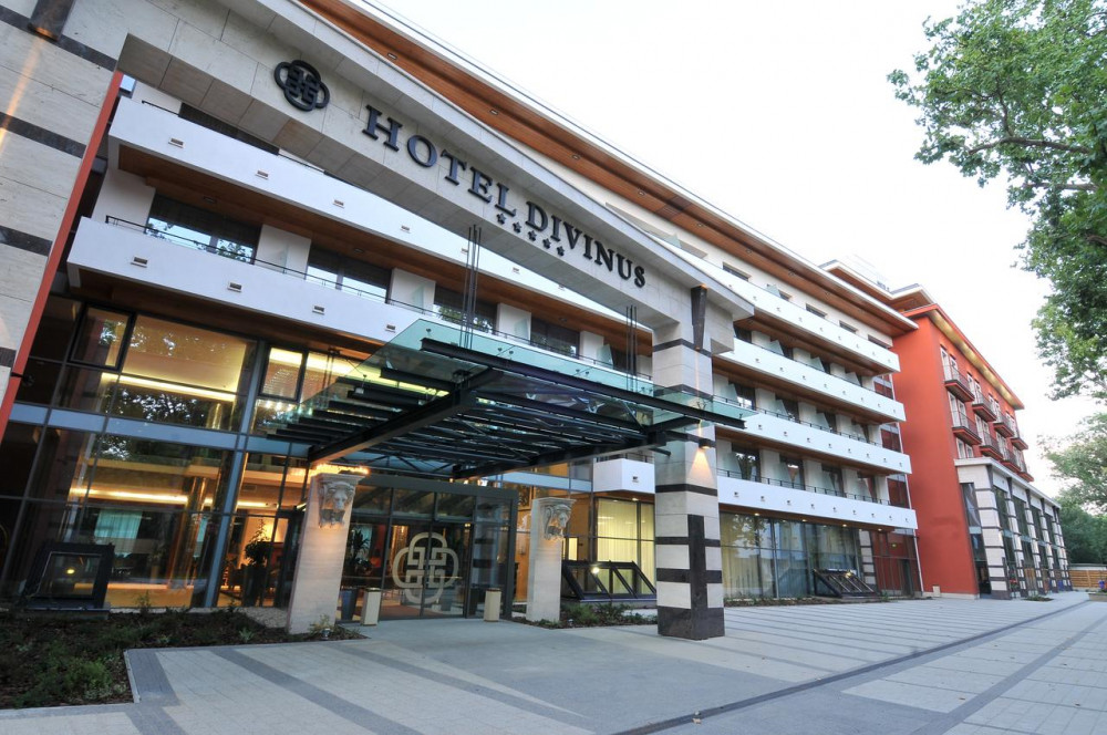 Vacation Hub International - VHI - Hotel Divinus