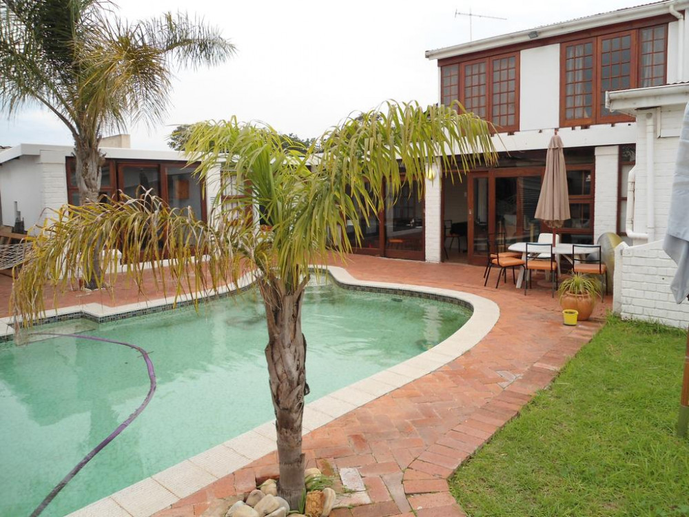 Vacation Hub International - VHI - Egmont Guest House