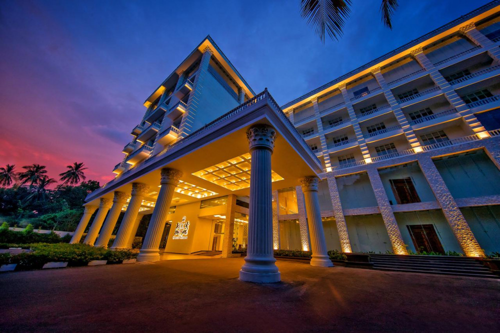 Vacation Hub International - VHI - The Golden Crown