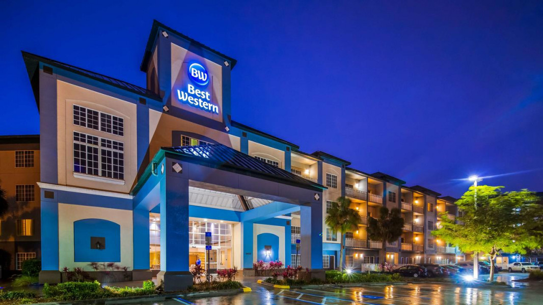 Vacation Hub International - VHI - Best Western Naples Plaza Hotel