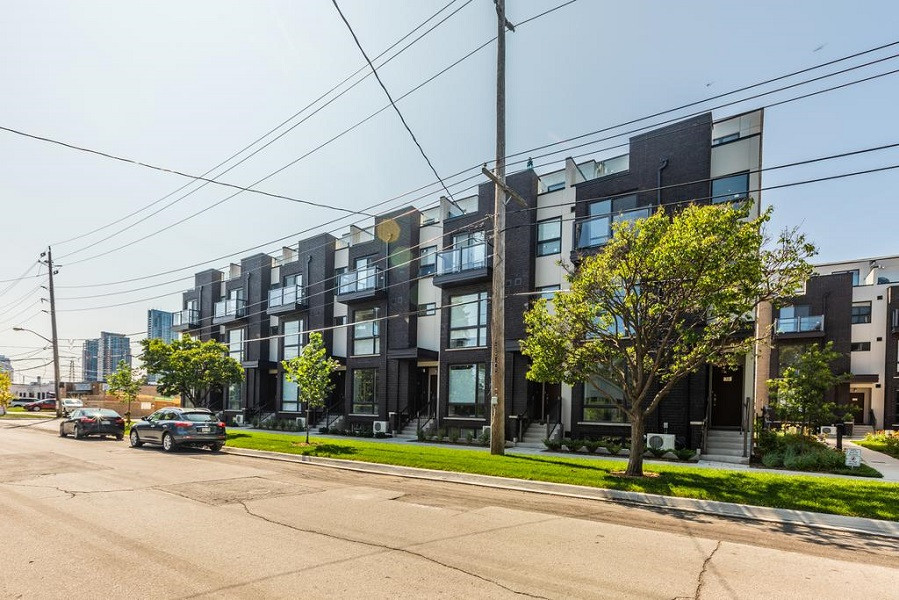 Vacation Hub International - VHI - AOC Suites - Luxury Townhouse