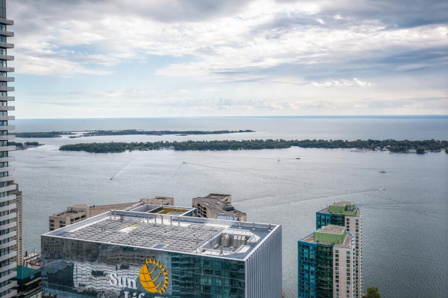 Vacation Hub International - VHI - iHost Suites Ice Condo