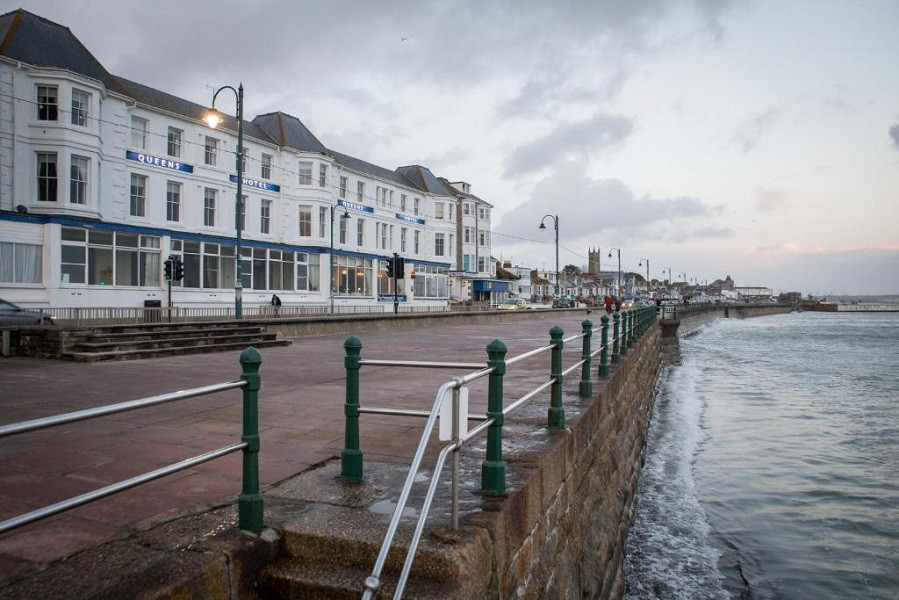 Vacation Hub International - VHI - The Queens Hotel