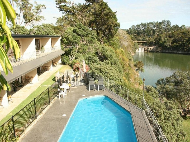 Vacation Hub International - VHI - Falls Motel & Waterfront Campground
