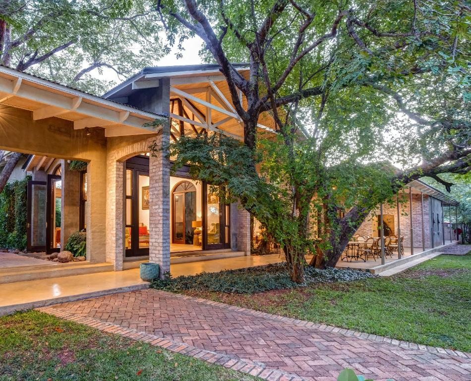 Vacation Hub International - VHI - Mbano Manor Hotel Victoria Falls by Mantis