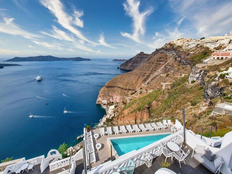 Vacation Hub International - VHI - Athina Luxury Suites