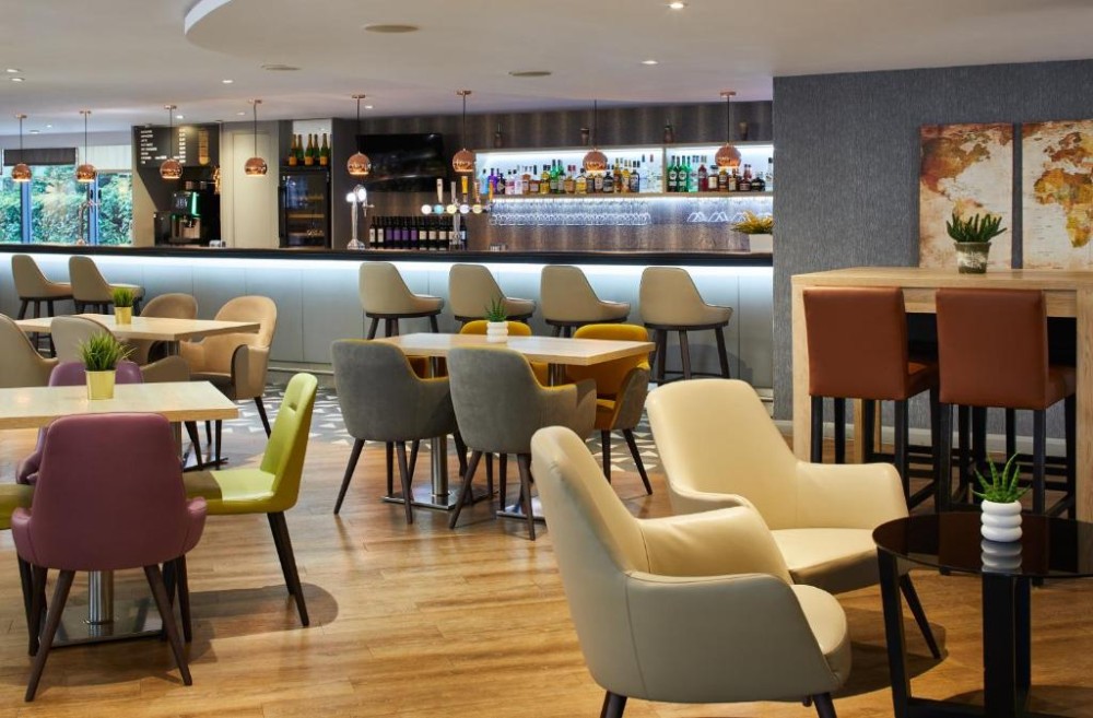 Vacation Hub International - VHI - Leonardo London Heathrow Airport