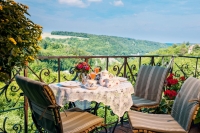  Vacation Hub International | Burg Hotel Main