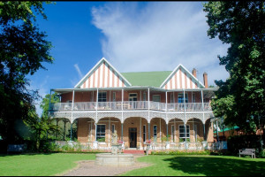  Vacation Hub International | Calderwood Hall Main