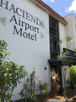  Vacation Hub International | Airport Hacienda Motel Main