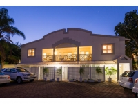  Vacation Hub International | Flamingo Rocks Main