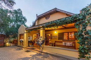  Vacation Hub International | Riverside Guest Lodge Main