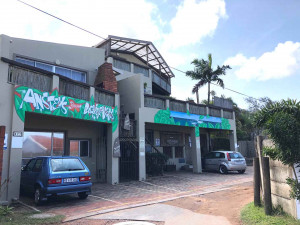  Vacation Hub International | Ansteys Beach Self Catering & Backpackers Main