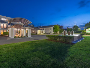  Vacation Hub International | Holiday Inn Cape Cod-Falmouth Main