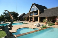  Vacation Hub International | Misty Hills Country Hotel Main