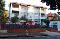  Vacation Hub International | BON Hotel 64 on Gordon Main