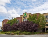  Vacation Hub International | Holiday Inn Express Hotel & Suites Belmont Hotel Main