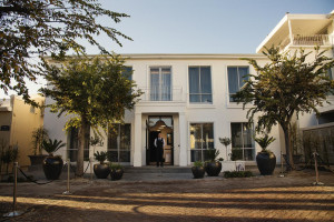  Vacation Hub International | Queen Victoria Hotel Main