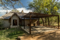  Vacation Hub International | Raptors Lodge Accomodation Main
