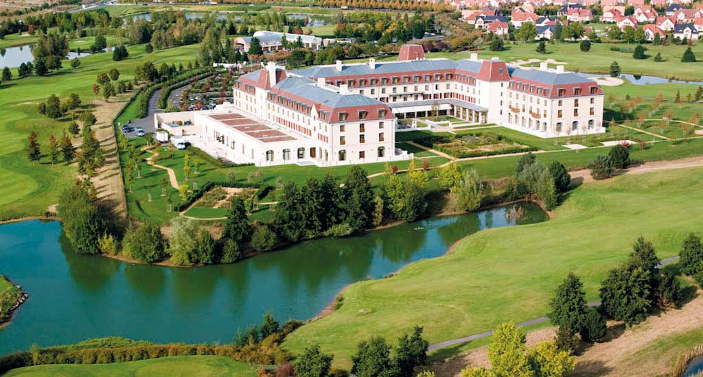  Vacation Hub International | Radisson Blu Hotel Disneyland Main