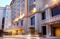  Vacation Hub International | The Metropolitan Hotel and Spa Main
