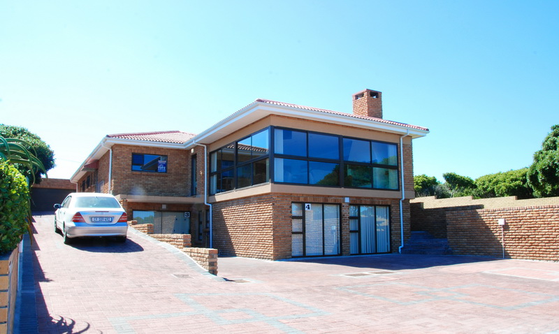  Vacation Hub International | Great White Shark Accommodation Main