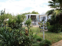  Vacation Hub International | Tasha’s On Main Main
