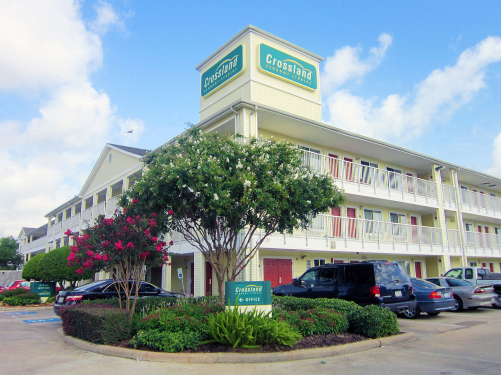  Vacation Hub International | CROSSLAND ECONOMY STUDIOS Main