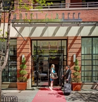  Vacation Hub International | Hotel Giraffe Main
