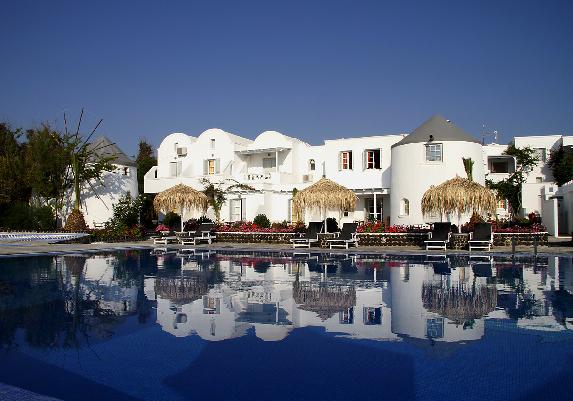  Vacation Hub International | Mediterranean Beach Santorini Main