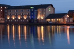  Vacation Hub International | Express by Holiday Inn Cardiff Bay Main