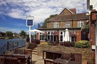 Vacation Hub International | Mercure London Staines upon Thames Hotel Main