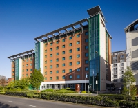  Vacation Hub International | DoubleTree by Hilton Hotel Woking Main