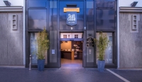  Vacation Hub International | Best Western Plus Suitcase Paris La Défense Main