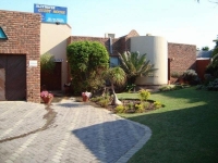  Vacation Hub International | Bluewater Guesthouse Main