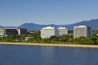  Vacation Hub International | Holiday Inn Cairns Harbourside Main