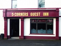  Vacation Hub International | 5 Corners Guest Inn Main
