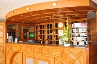  Vacation Hub International | Gold Crest Hotel Main