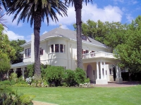  Vacation Hub International | Palm House Main