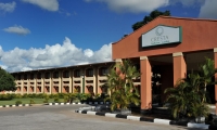  Vacation Hub International | Cresta Golfview Hotel Main