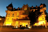  Vacation Hub International | Hotel Villa Carlton Main
