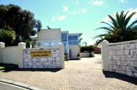  Vacation Hub International | Cape Wine Route Guest House Main