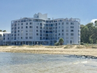 Vacation Hub International | Ocean Breeze Economy Suites Main